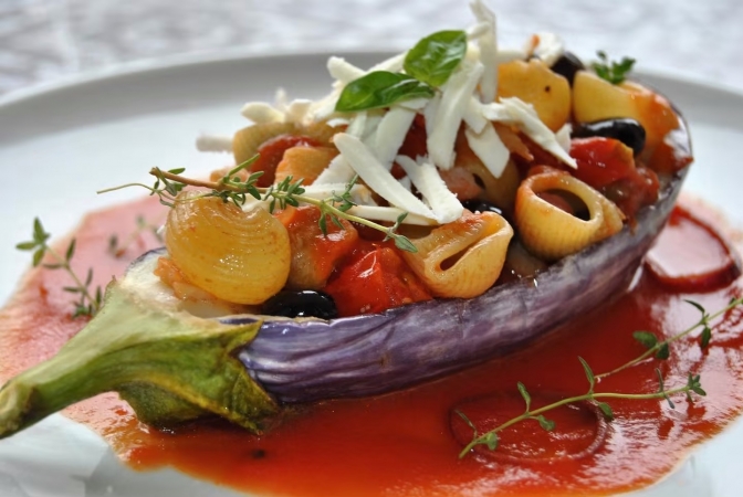 Melanzane ripiene di lumaconi alla norma Primi vegetariani