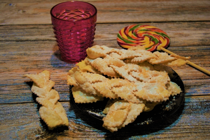 Frappe di carnevale intrecciate Dolci