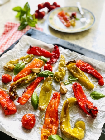 Peperoni friggitelli cotti in forno. Contorni