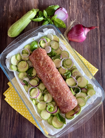 Polpettone di carne, con verdure di stagione. Secondi a base di carne