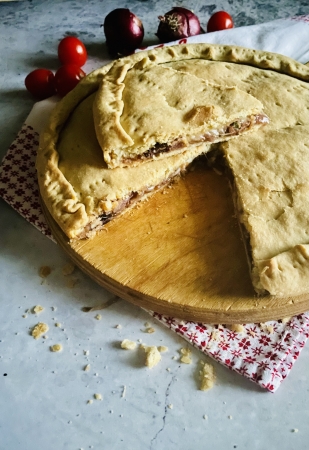 Calzone pugliese, ripieno di cipolle. Ricetta versione pasta frolla Lievitati
